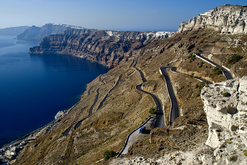 077_Santorini_Port Athinios.jpg
